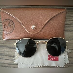 Ray-Ban Round Metal Gold and Black a Sunglasses